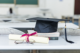 春招“黄金档”来袭：应届生看重落户政策 有企业招聘人数增五成