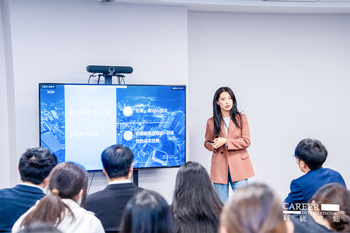 知名人力资源服务商JDPAY钱包官网国际财务负责人向拜访嘉宾分享企业财务管理经验